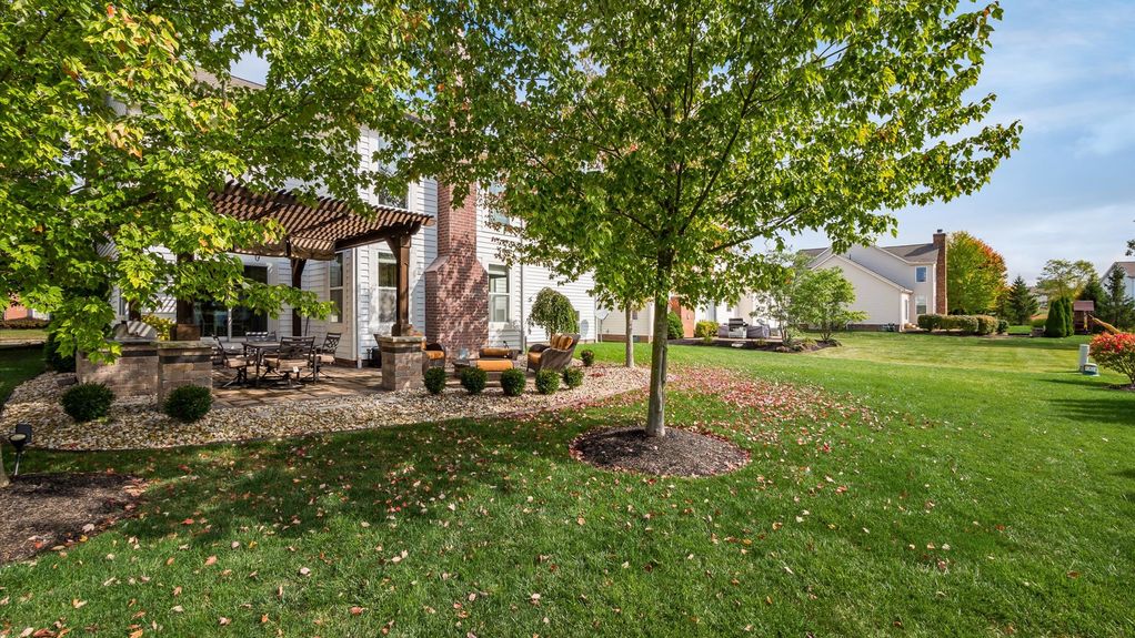 14-z 8693 Belworth Square011