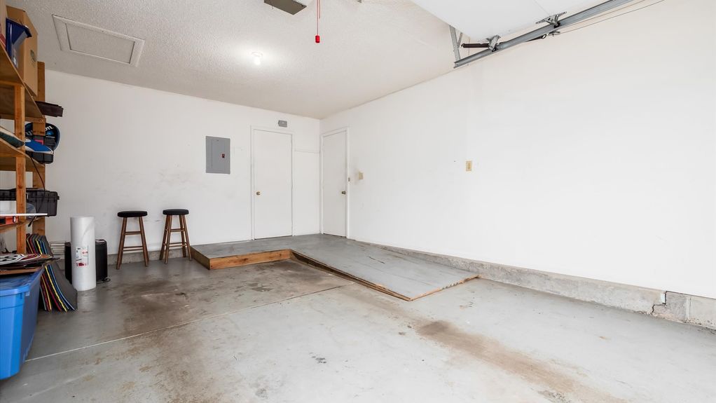 15-z 107 Belmont Ave047