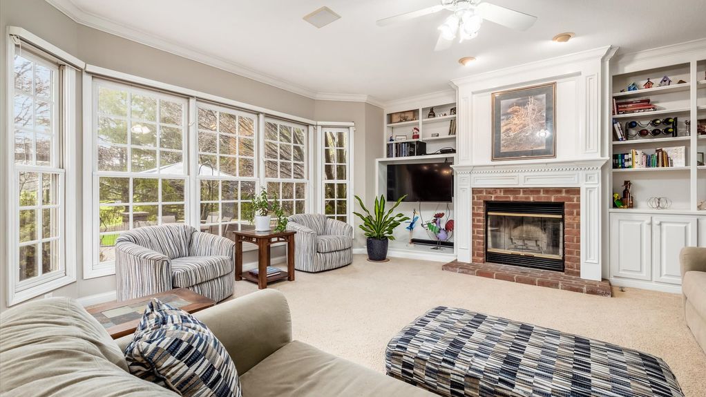 15-z 111 N Galway Dr041