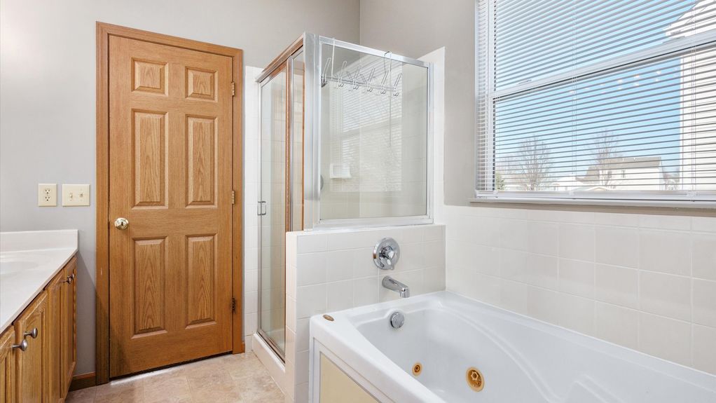 15-z 1465 S Hunters Dr060