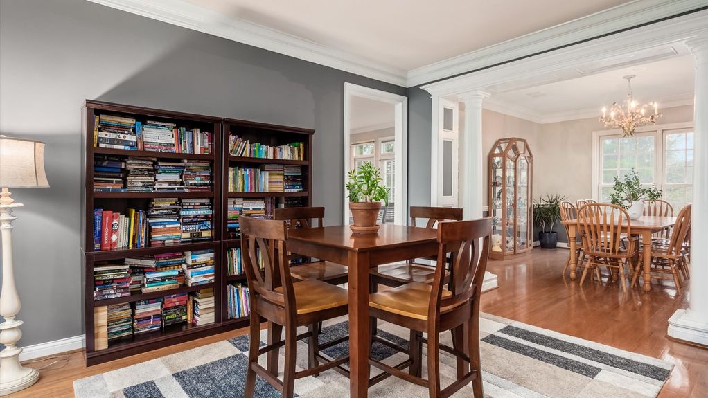 16-z 111 N Galway Dr045