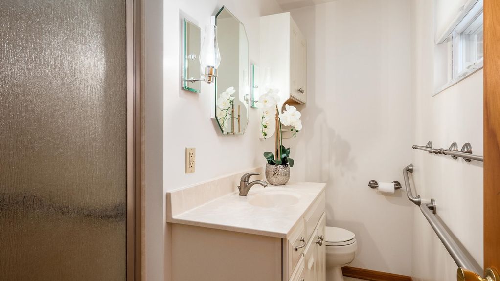 16-z 1142 Conn Way Dr061