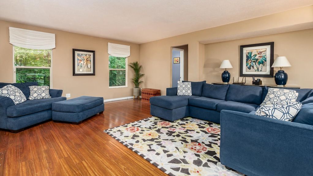 16-z 657 Norfolk Square S052