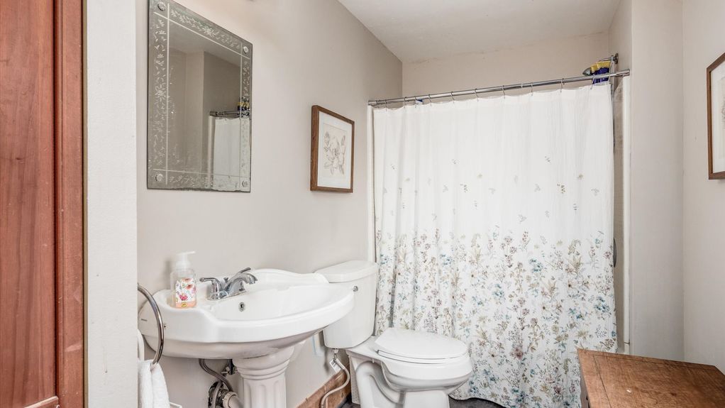 17-z 209 N Granger St055