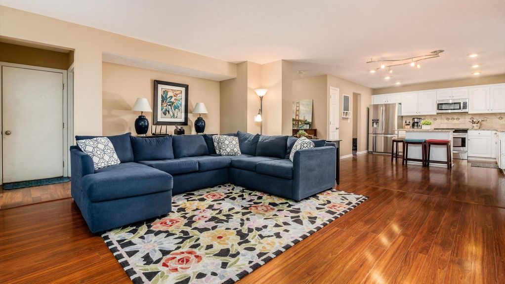 17-z 657 Norfolk Square S056