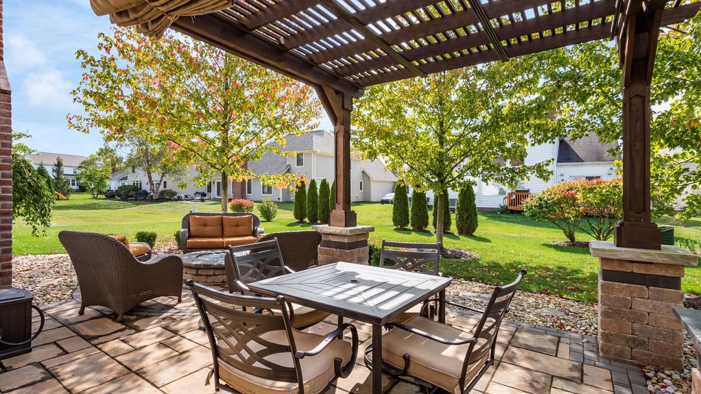 17-z 8693 Belworth Square014