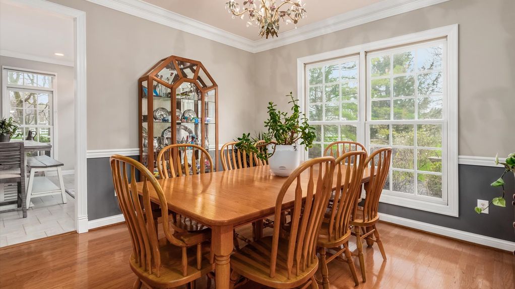 18-z 111 N Galway Dr057