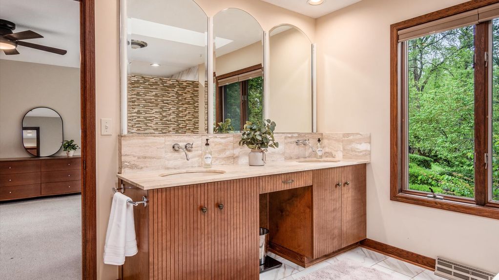 18-z 140 Pembroke Ln117