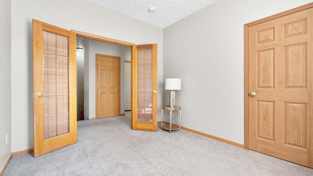 18-z 1465 S Hunters Dr070