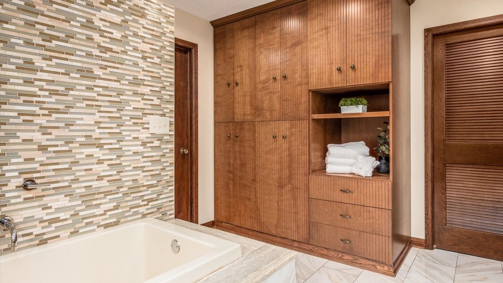 19-z 140 Pembroke Ln121