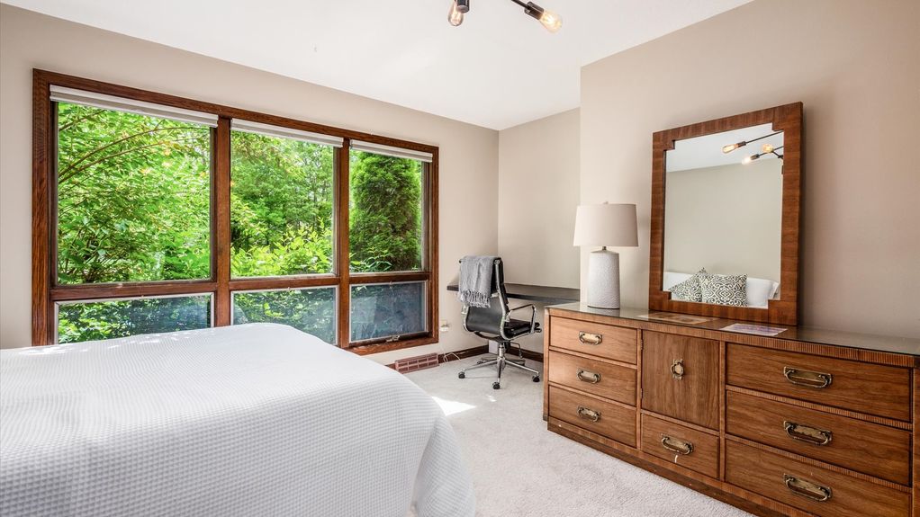 21-z 140 Pembroke Ln093