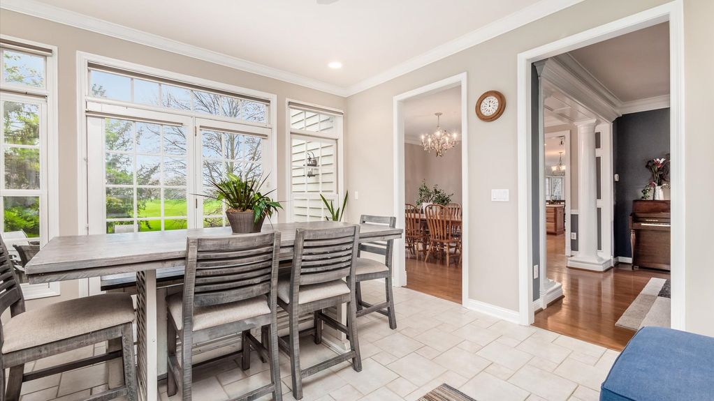 22-z 111 N Galway Dr079