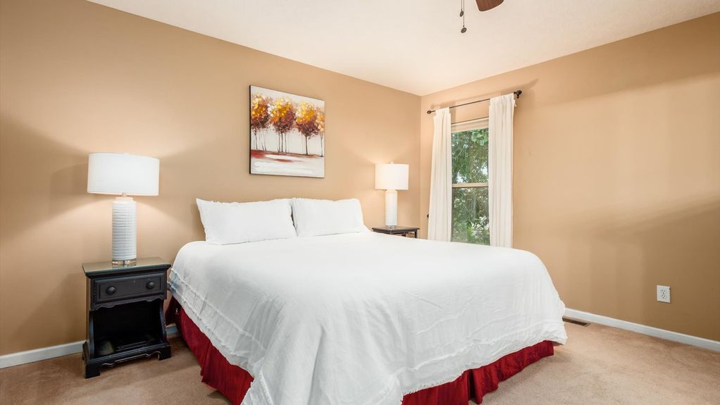 23-z 657 Norfolk Square S080