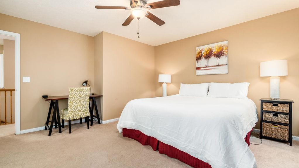 24-z 657 Norfolk Square S084