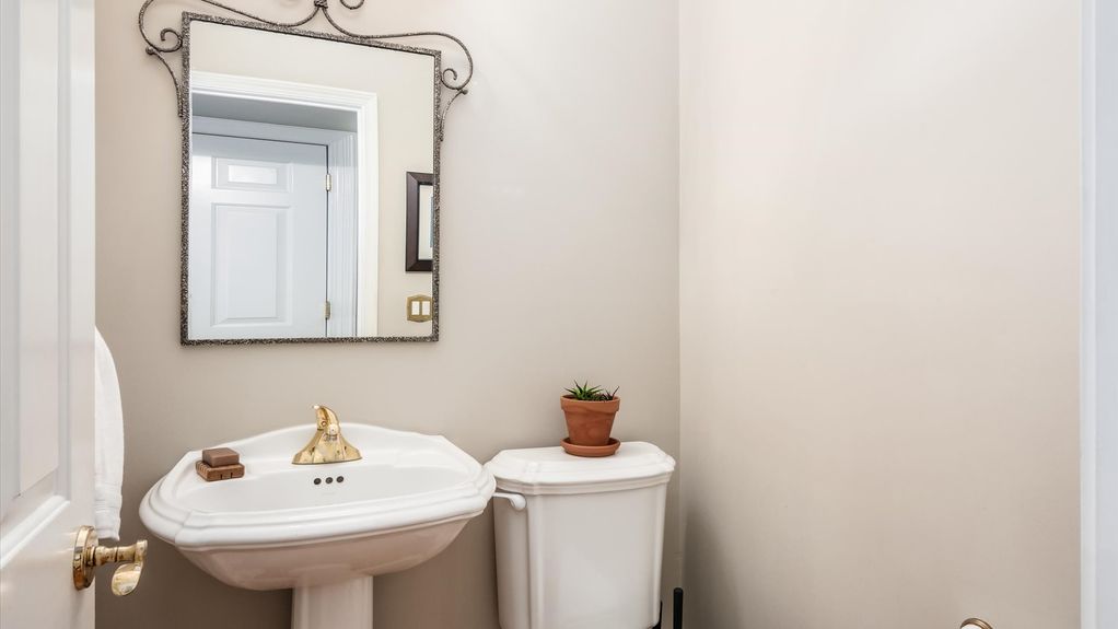 25-z 111 N Galway Dr100