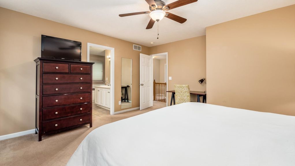 25-z 657 Norfolk Square S086