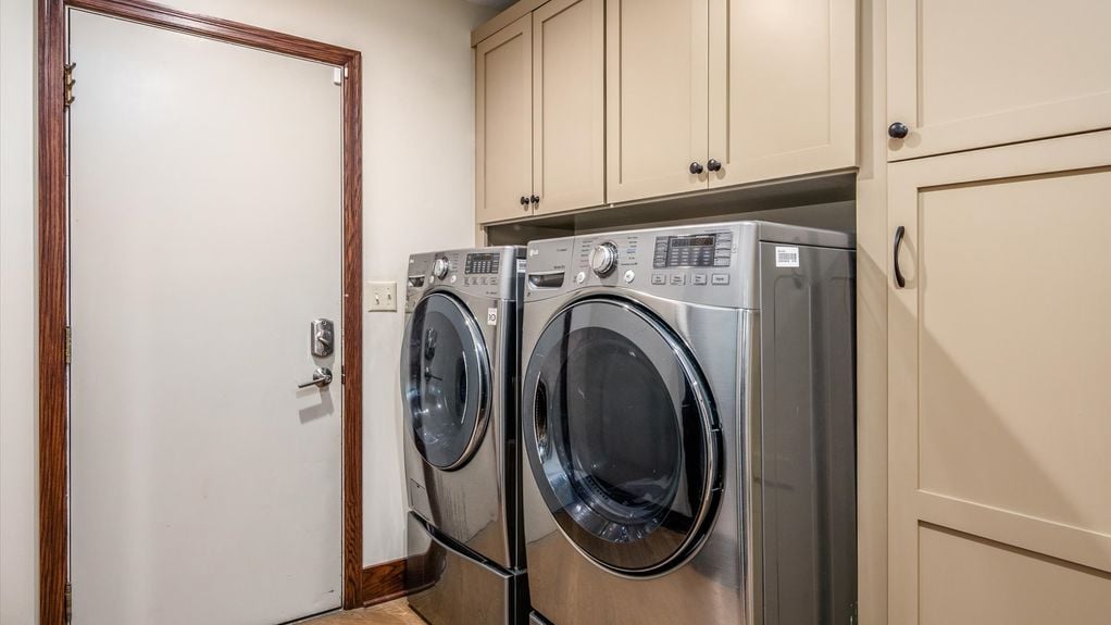 27-z 140 Pembroke Ln125