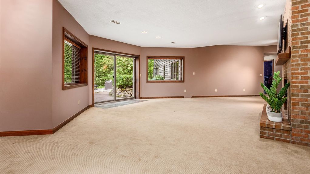 29-z 140 Pembroke Ln127