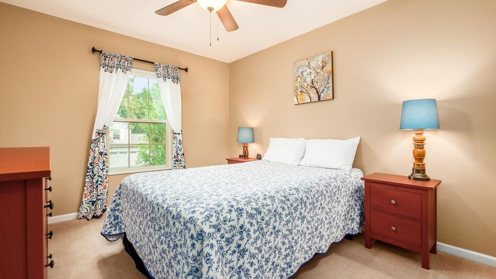 29-z 657 Norfolk Square S094