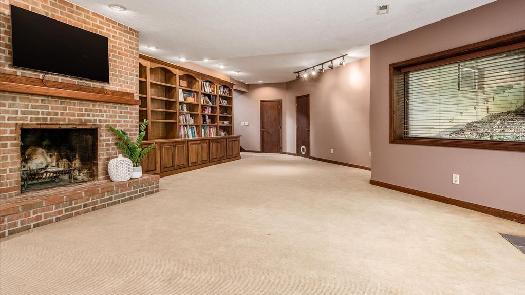 31-z 140 Pembroke Ln133