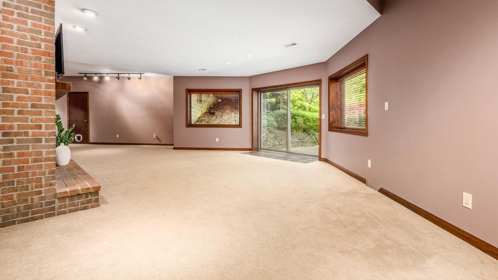 32-z 140 Pembroke Ln137