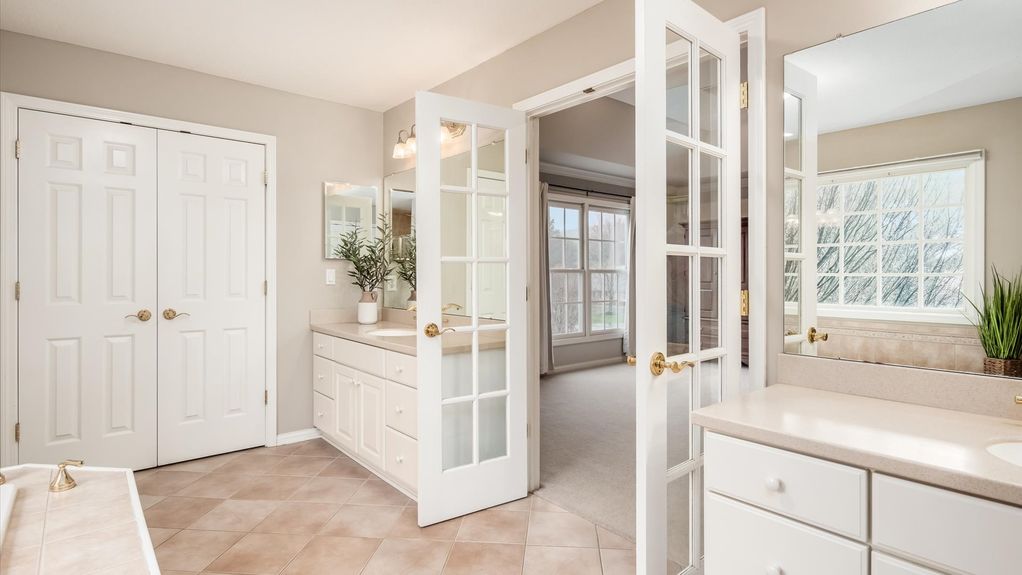 33-z 111 N Galway Dr124