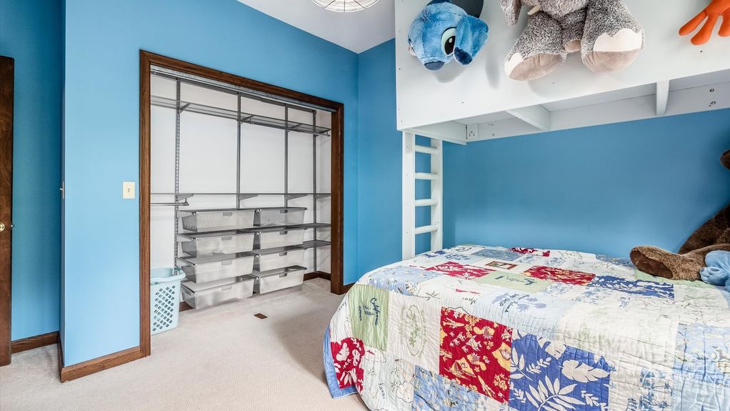 33-z 140 Pembroke Ln145