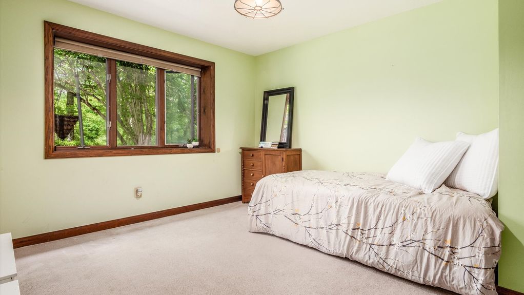 35-z 140 Pembroke Ln151