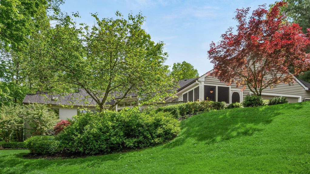 37-z 140 Pembroke Ln171-2