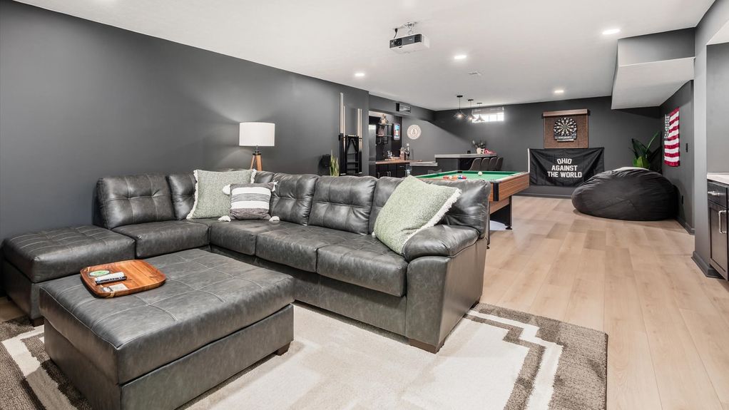 38-z 231 Leather Leaf147