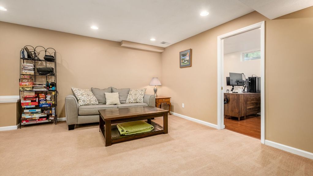 38-z 657 Norfolk Square S121