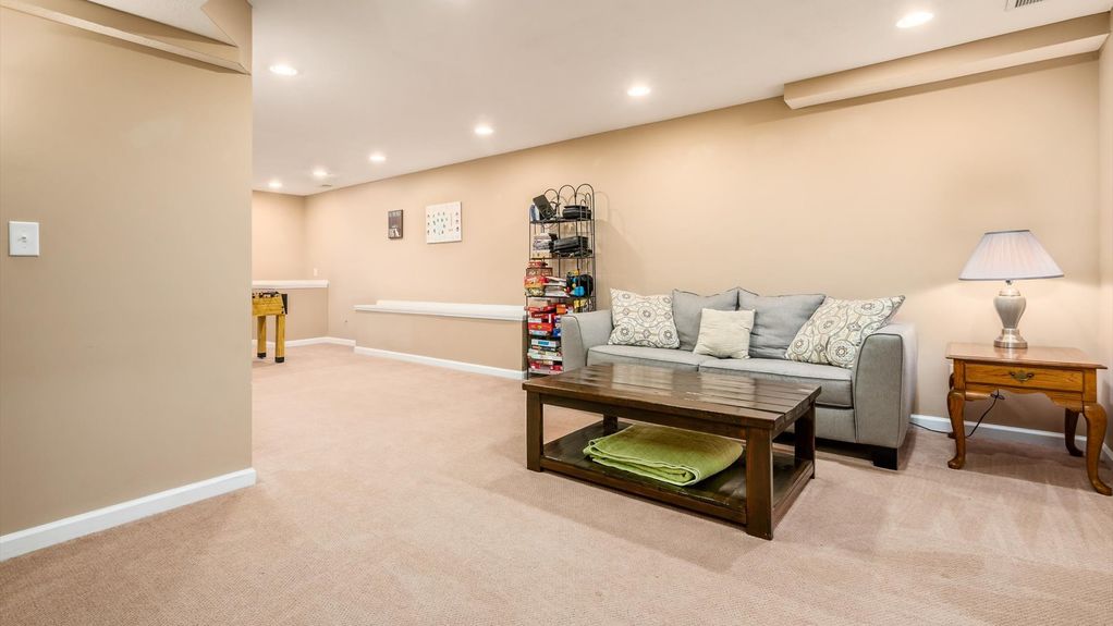 39-z 657 Norfolk Square S123