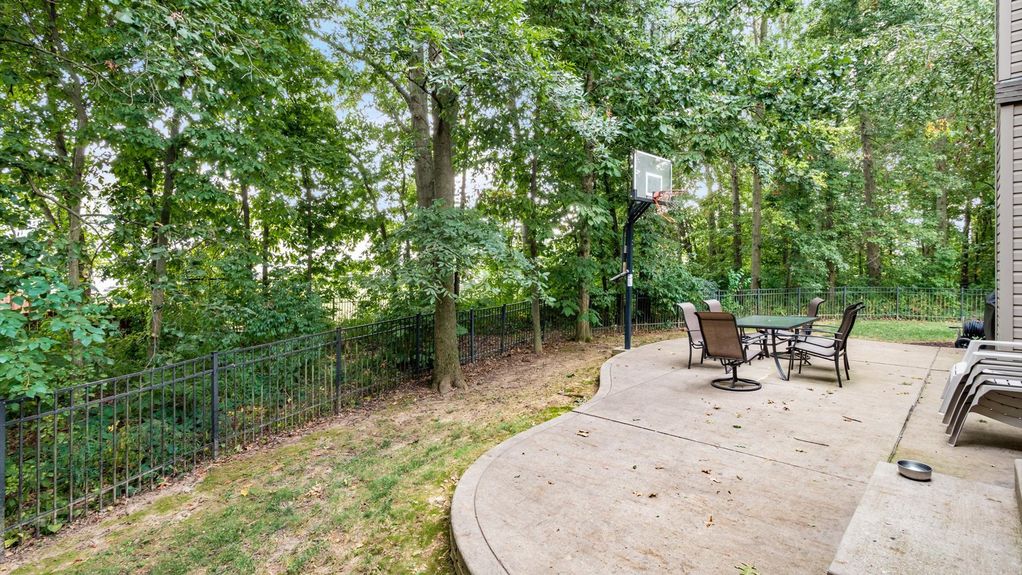 44-z 657 Norfolk Square S132