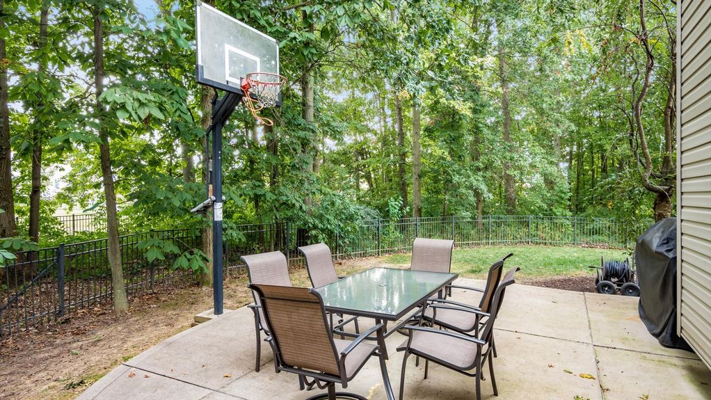 45-z 657 Norfolk Square S133