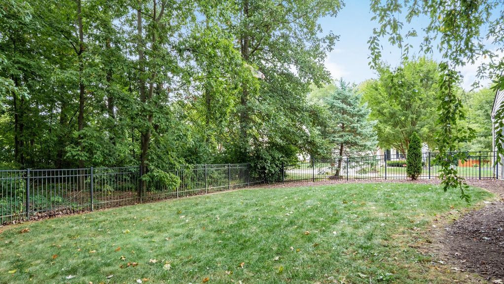 46-z 657 Norfolk Square S137