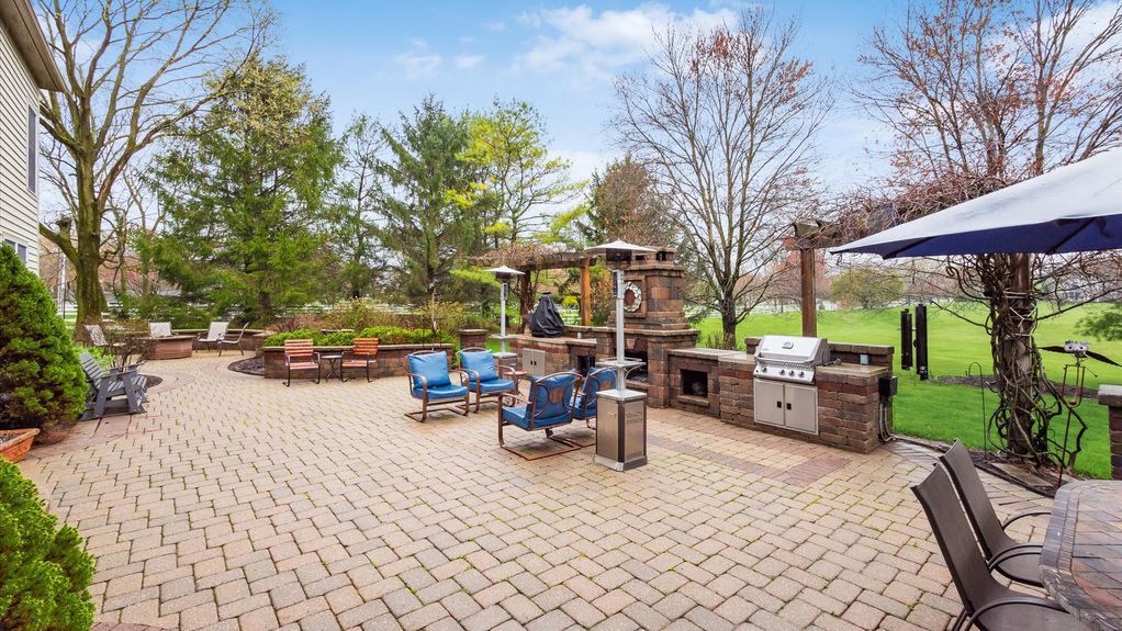 55-z 111 N Galway Dr193