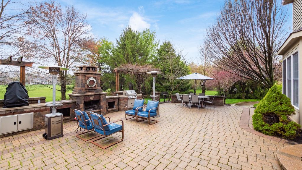 56-z 111 N Galway Dr194