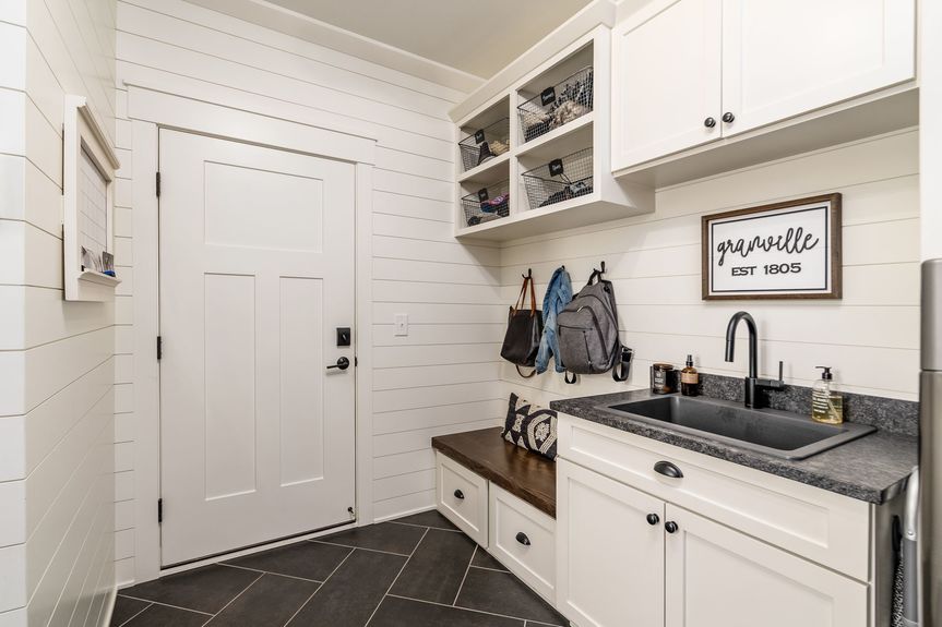 041_th Granville OH 43023 USA