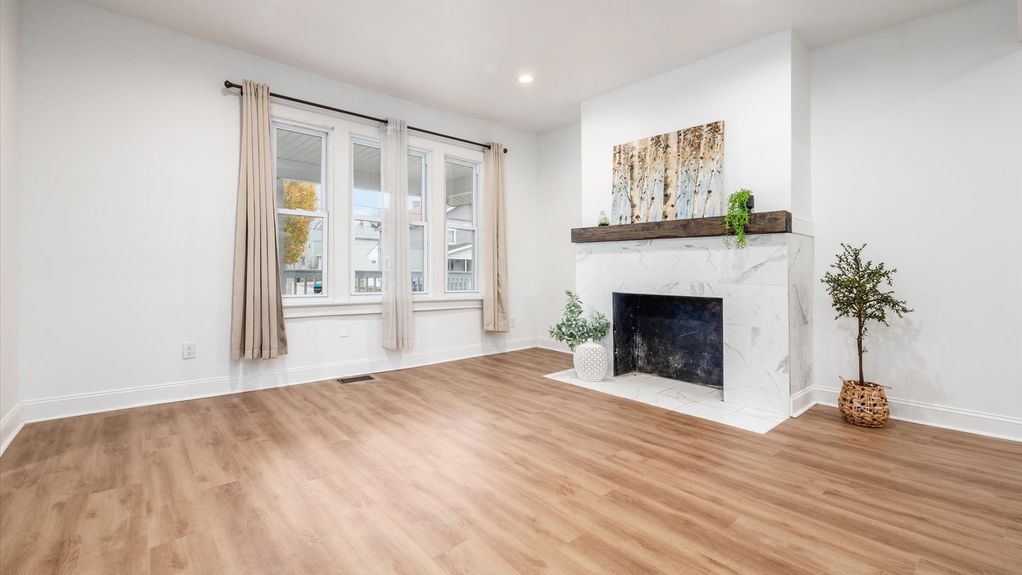 04-z 491 E Gates Interior009