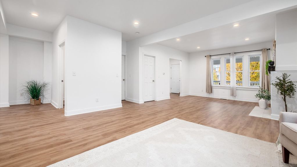 07-z 491 E Gates Interior021