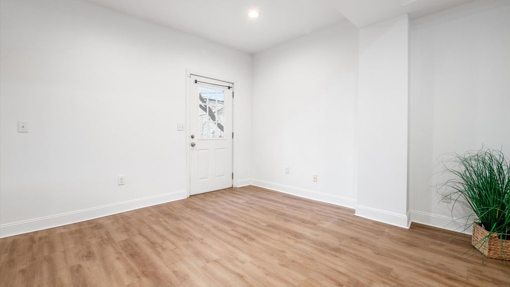 11-z 491 E Gates Interior043