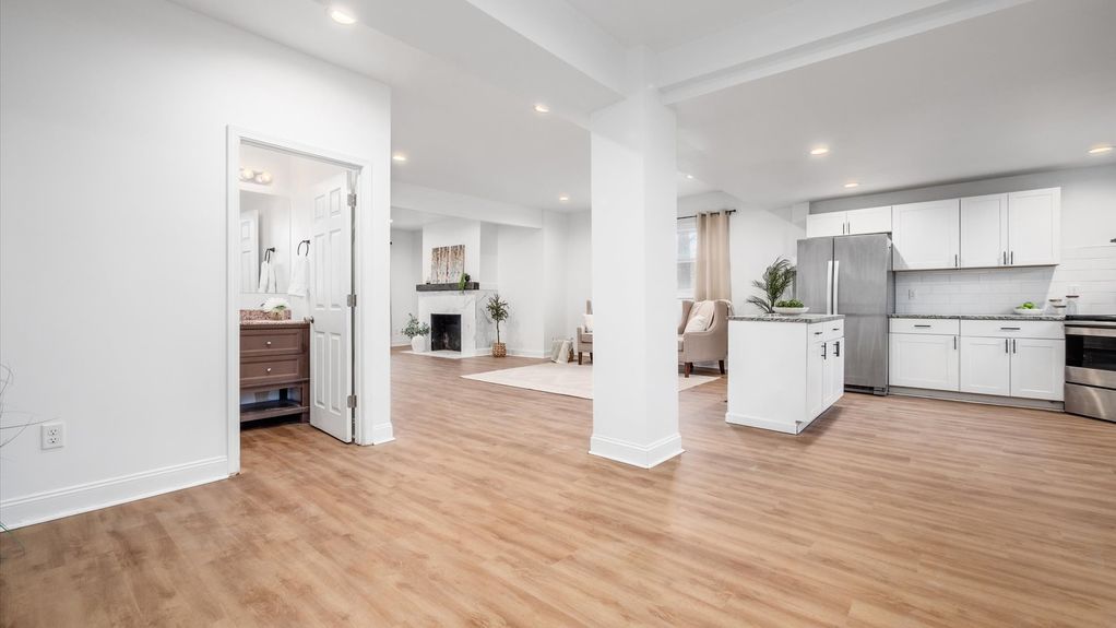 12-z 491 E Gates Interior047