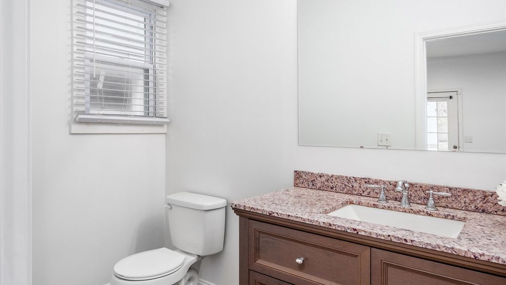 13-z 491 E Gates Interior049