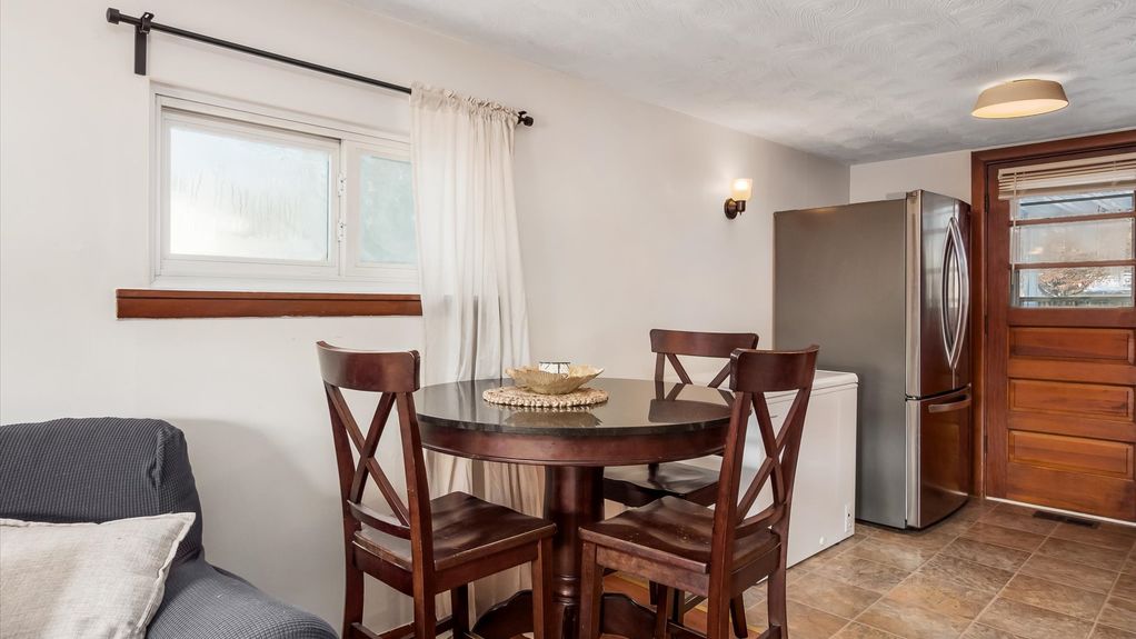 08-z 1168 Louada Dr009