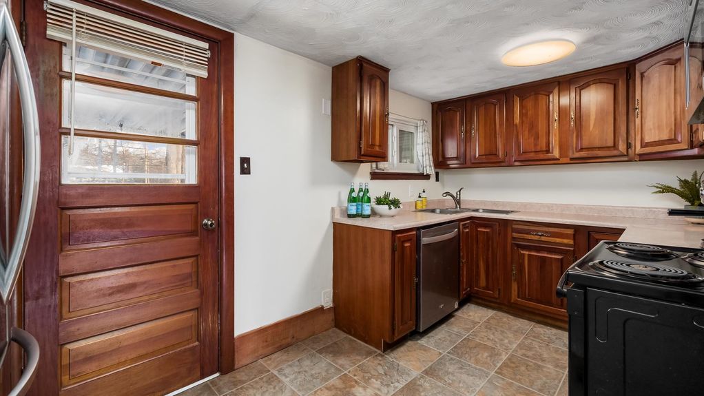 10-z 1168 Louada Dr017