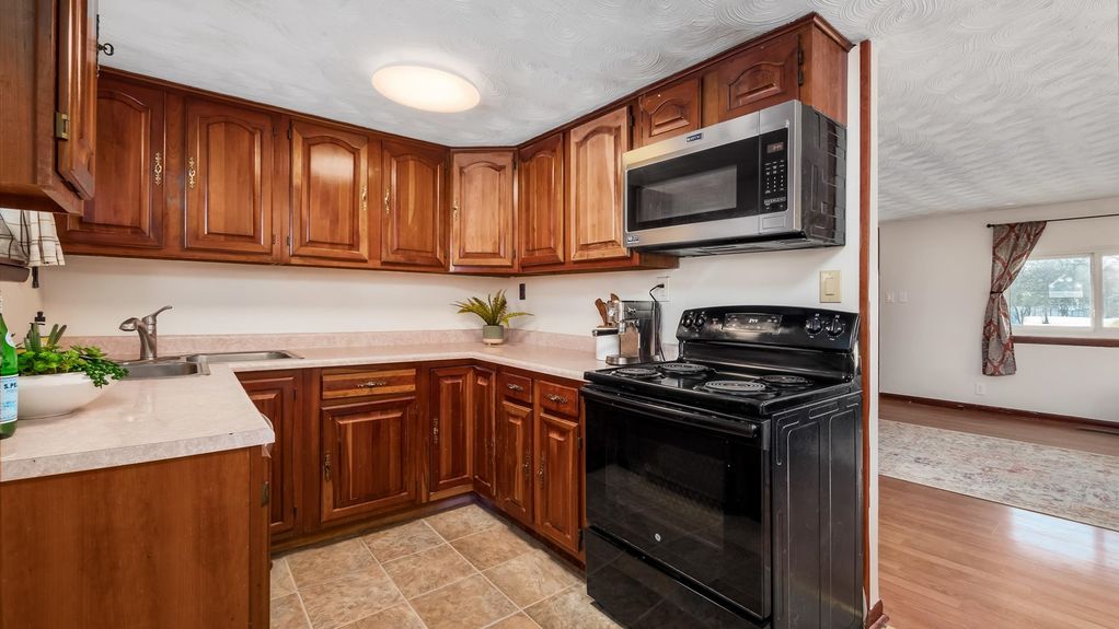 11-z 1168 Louada Dr021