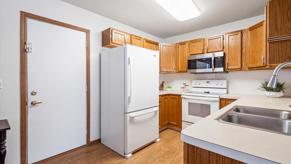 14-z 1377 Hillview043