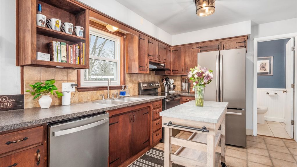 10-z 295 North Ave019-8