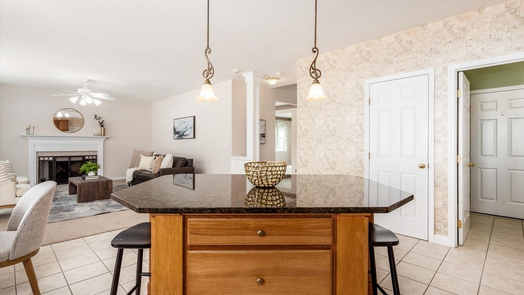 15-z 936 Howell Dr030