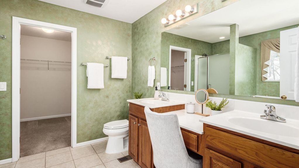 35-z 936 Howell Dr102